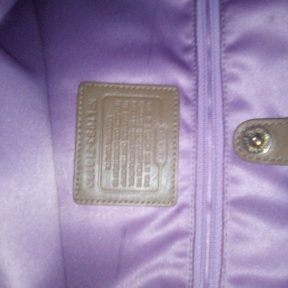 Coach purse - Picture 3 of 4